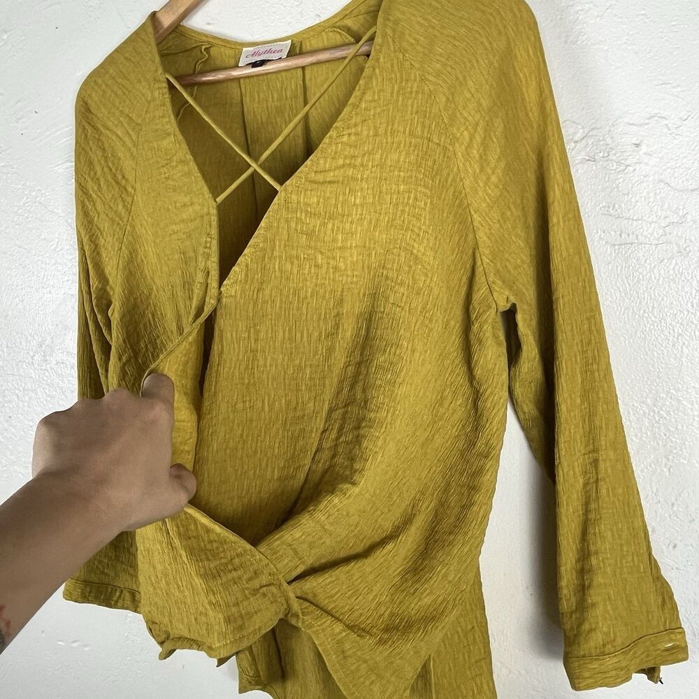 Alythea M Mustard Gold Crinkle Wrap Blouse High Low Boho Rayon Top - Picture 4 of 13